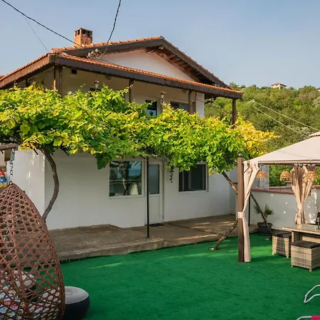 евита - град Holiday home